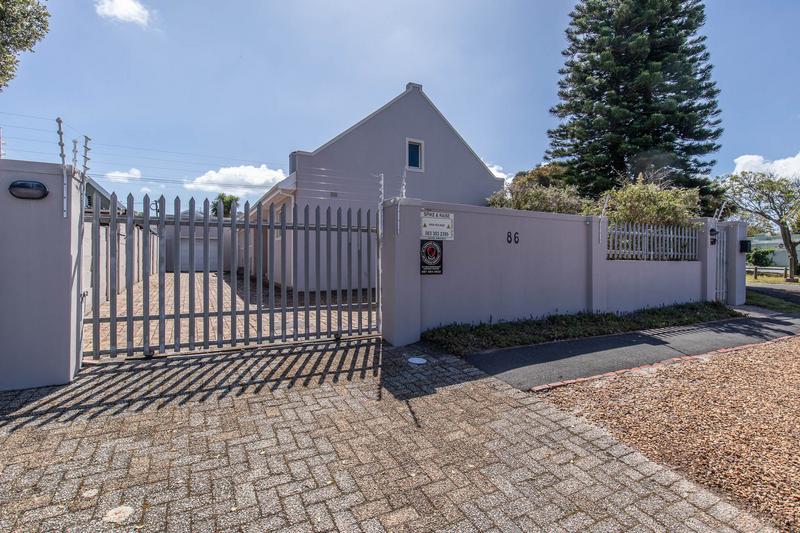 3 Bedroom Property for Sale in Meadowridge Western Cape